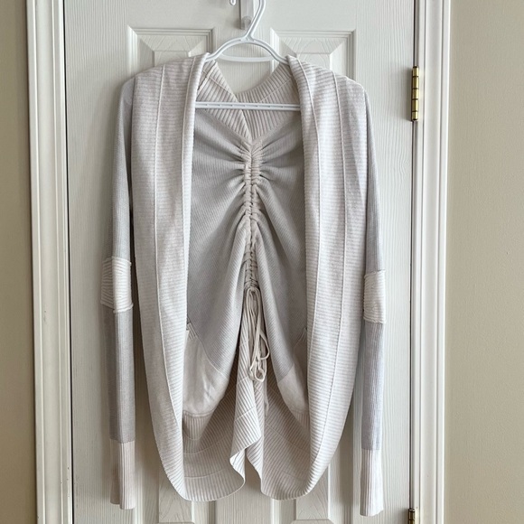 Lululemon Transformation Wrap - Picture 4 of 9